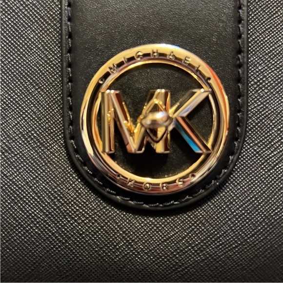 Michael Kors purse - Picture 4 of 17